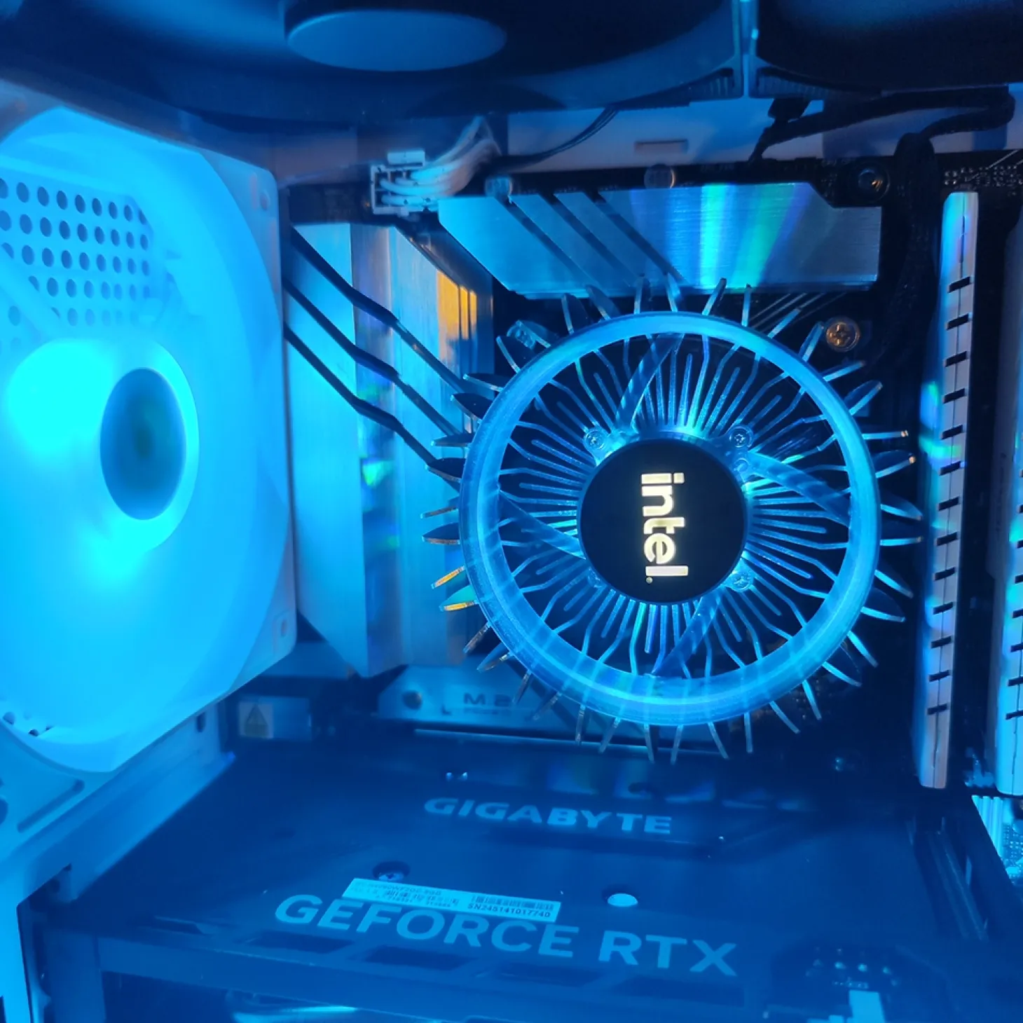 E-Ven Aura – RTX 5050 – Intel Core i5-12400F – 16Go DDR4 3600Mhz – SSD 1To