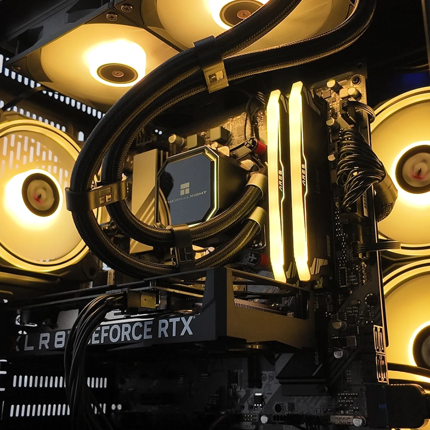 ForzaPC Or – RTX 5060TI 8Go – AMD Ryzen 5 7500F – 32Go DDR5 6000Mhz – SSD 1To