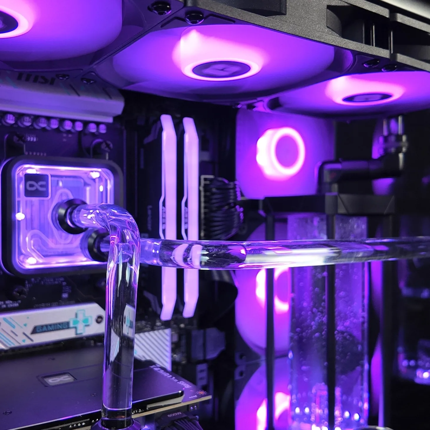 ForzaPC x Alphacool Améthyste 4K – RTX 5080 – AMD Ryzen 7 9800x3D – 32Go DDR5 6000Mhz – SSD 1To